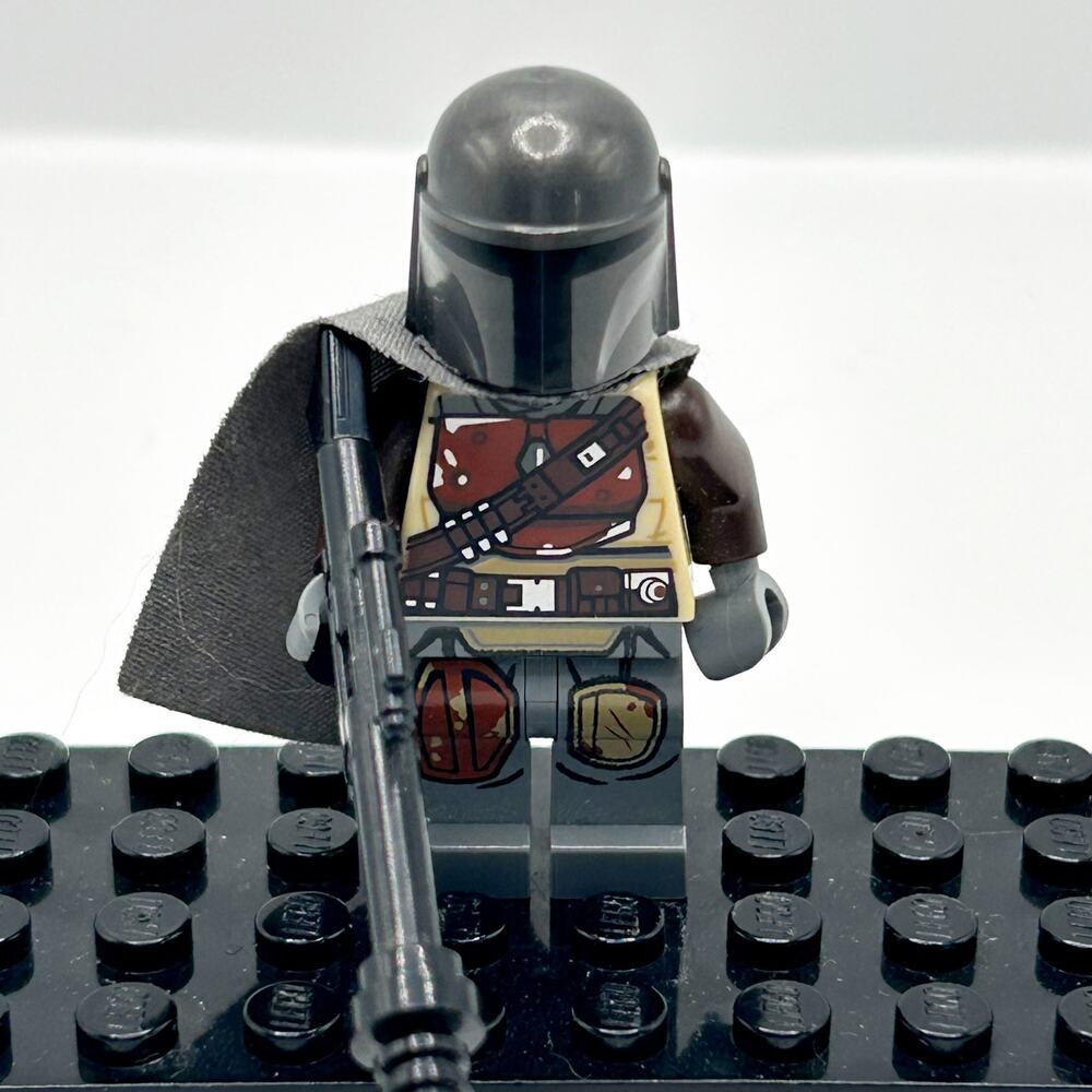 LEGO The Mandalorian Mando Din Djarin Star Wars Minifigure With Cape EUC